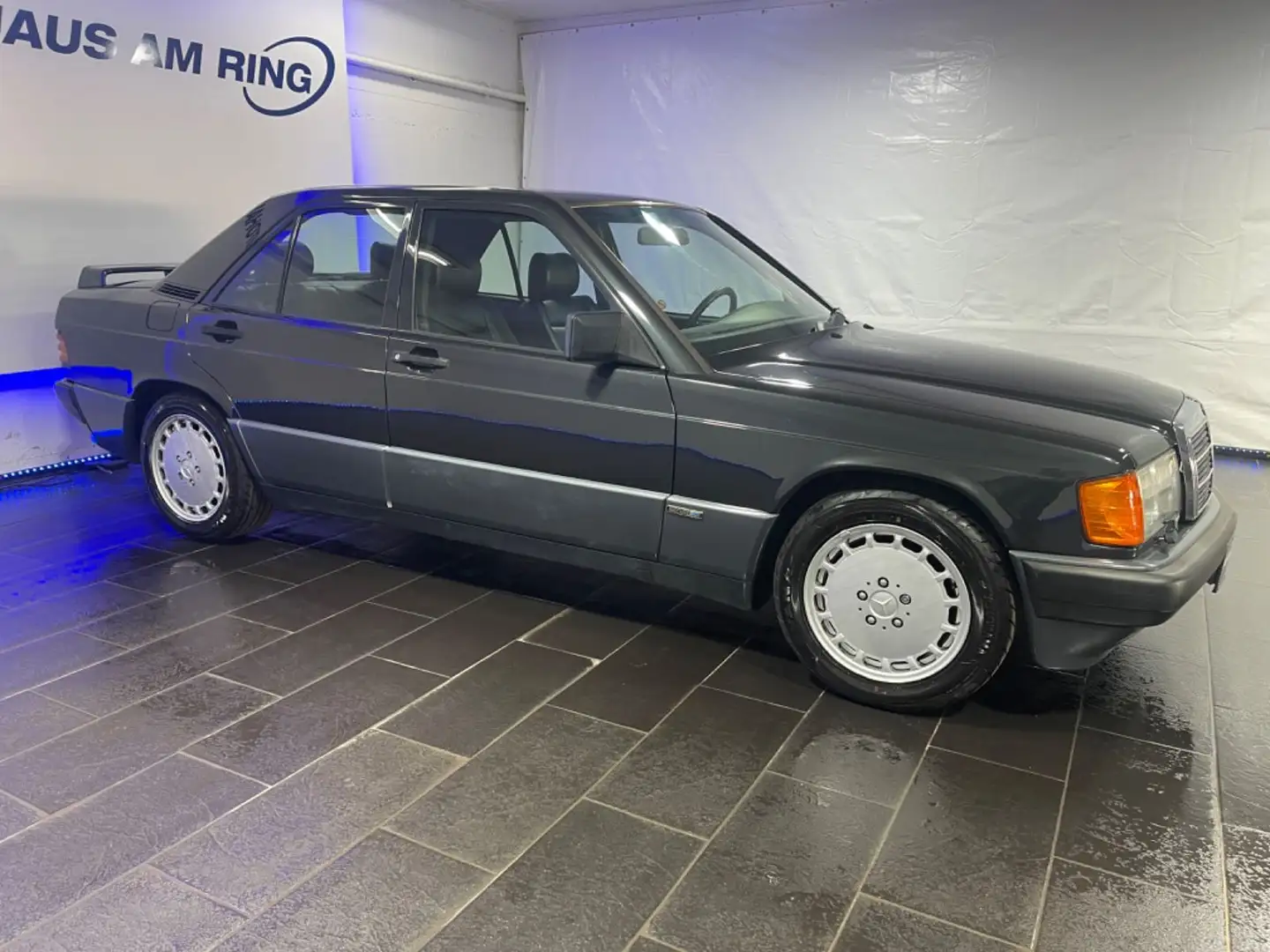 Mercedes-Benz 190 E 2.3 LEDER KLIMA TEMPOMAT LM-RÄDER Schwarz - 2