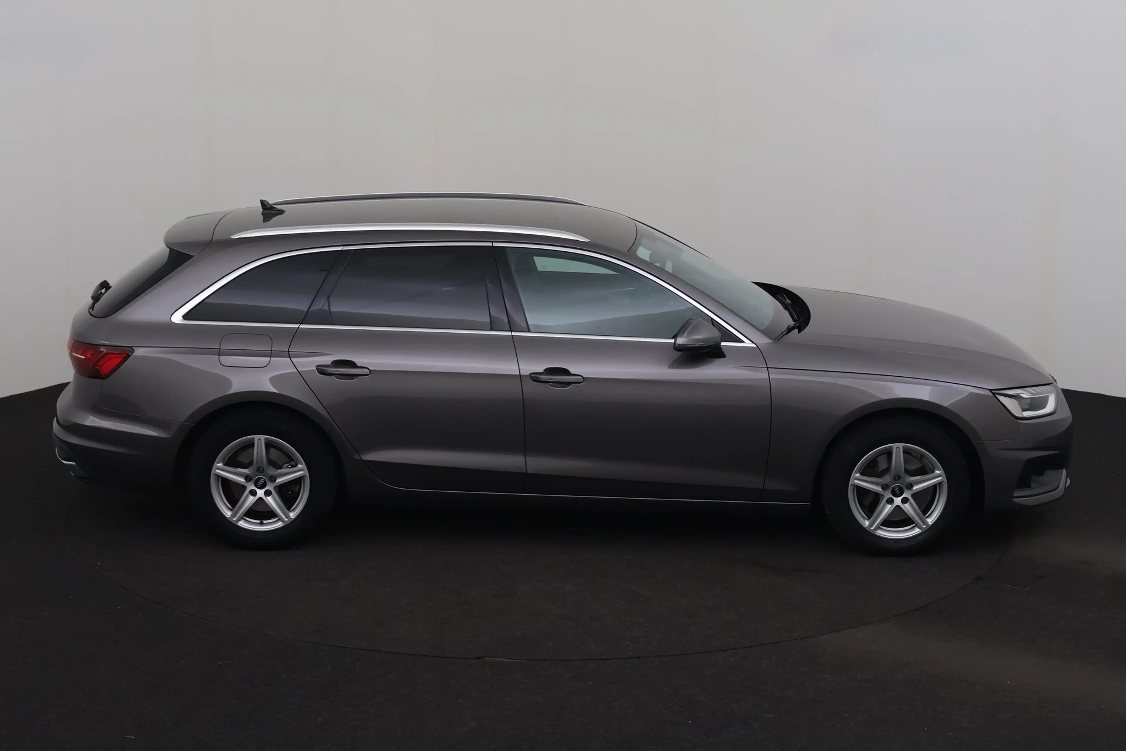 Audi A4 AVANT BUS.EDITION 30 2.0TDI S-TRONIC + GPS + LEDER — photo 5