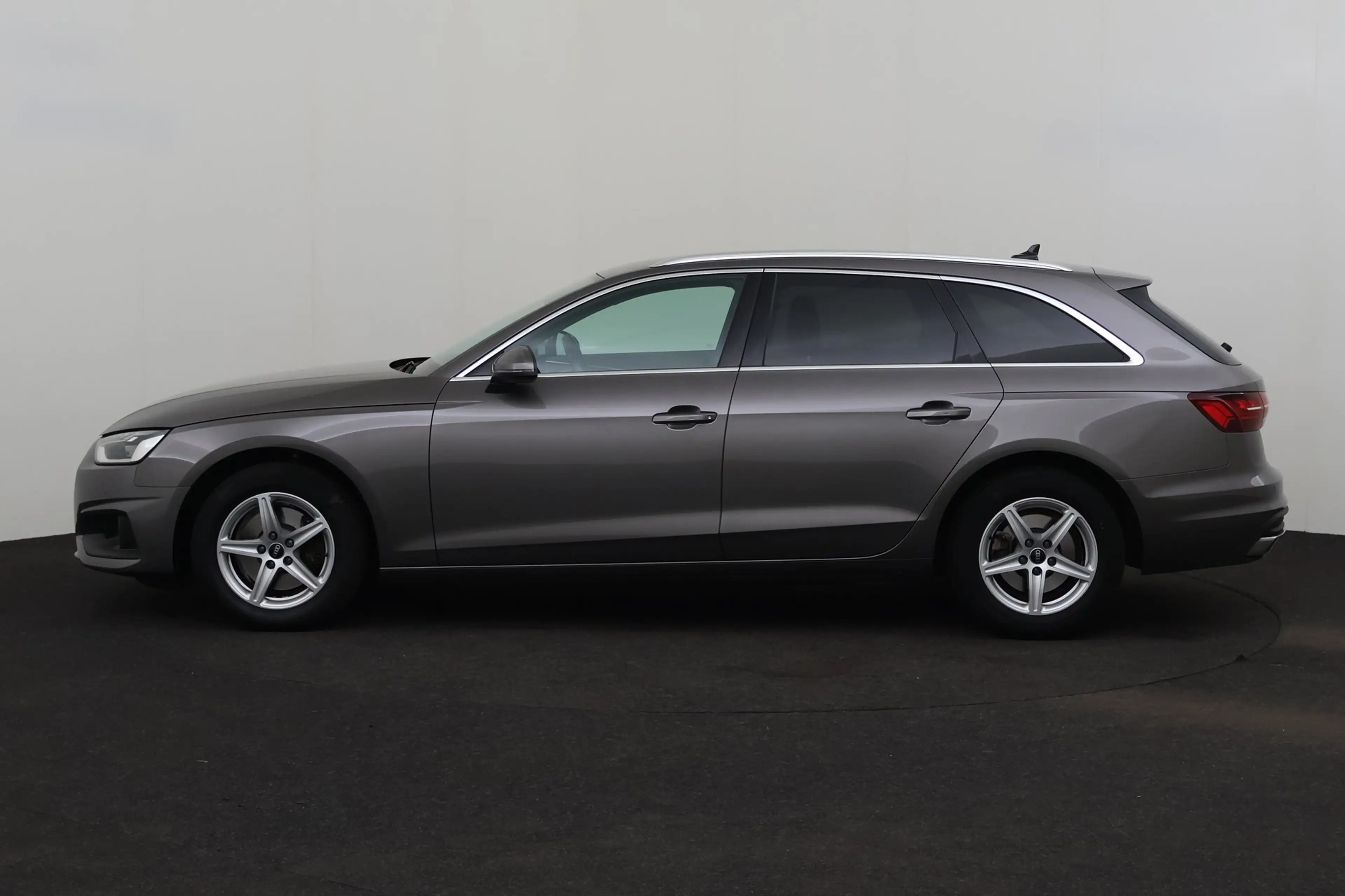 Audi A4 AVANT BUS.EDITION 30 2.0TDI S-TRONIC + GPS + LEDER — photo 2