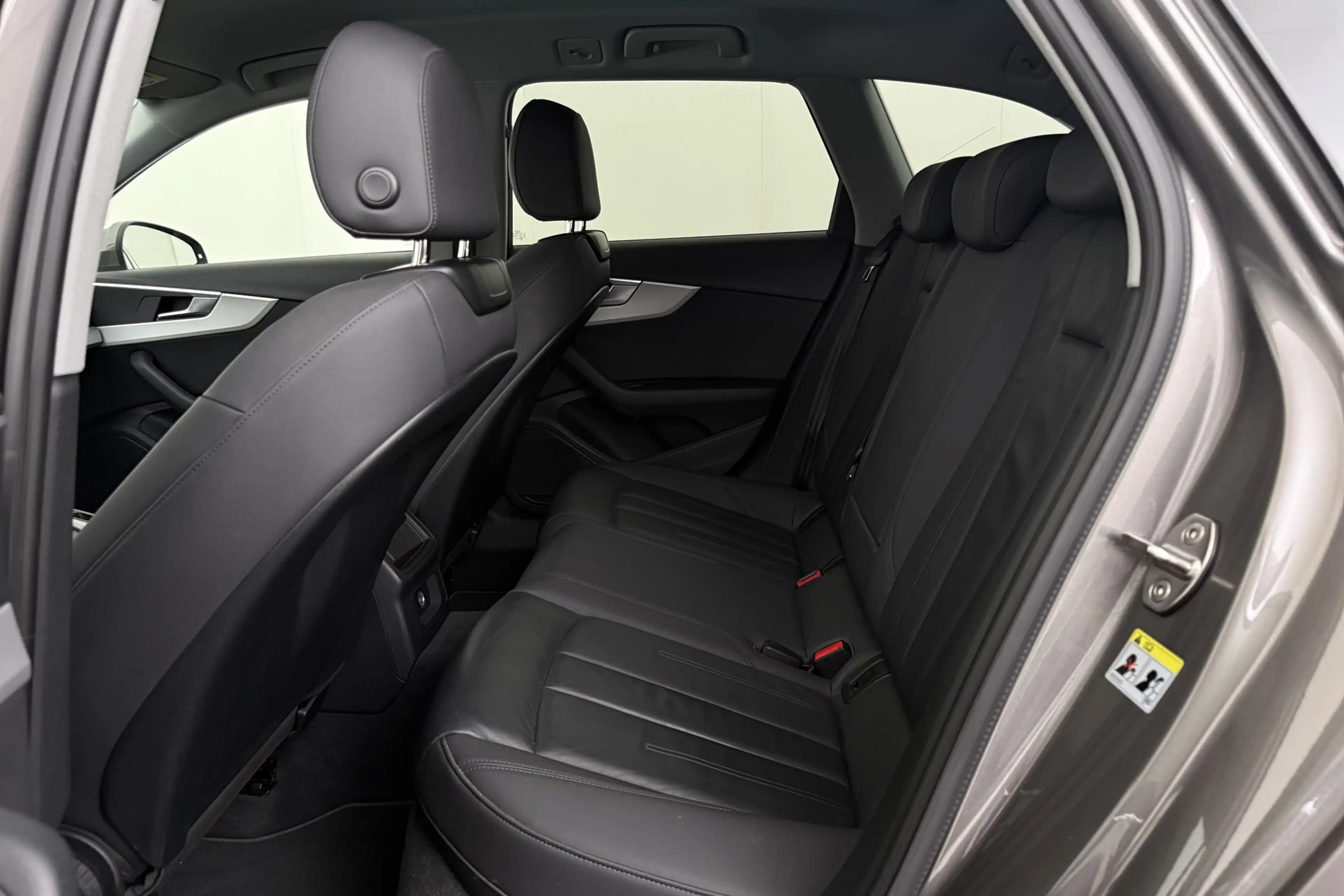 Audi A4 AVANT BUS.EDITION 30 2.0TDI S-TRONIC + GPS + LEDER — photo 13