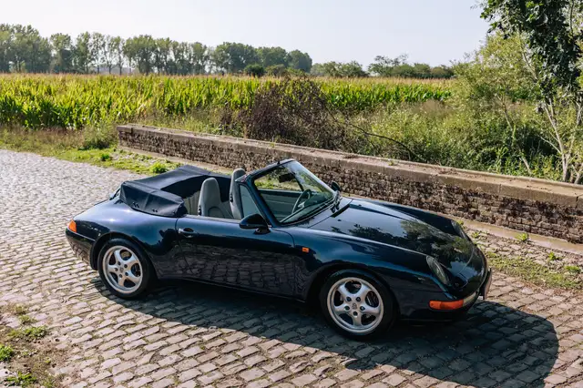Porsche 993 Carrera 2 Cabriolet - Sonderwunsch options - Low mileage - Full History