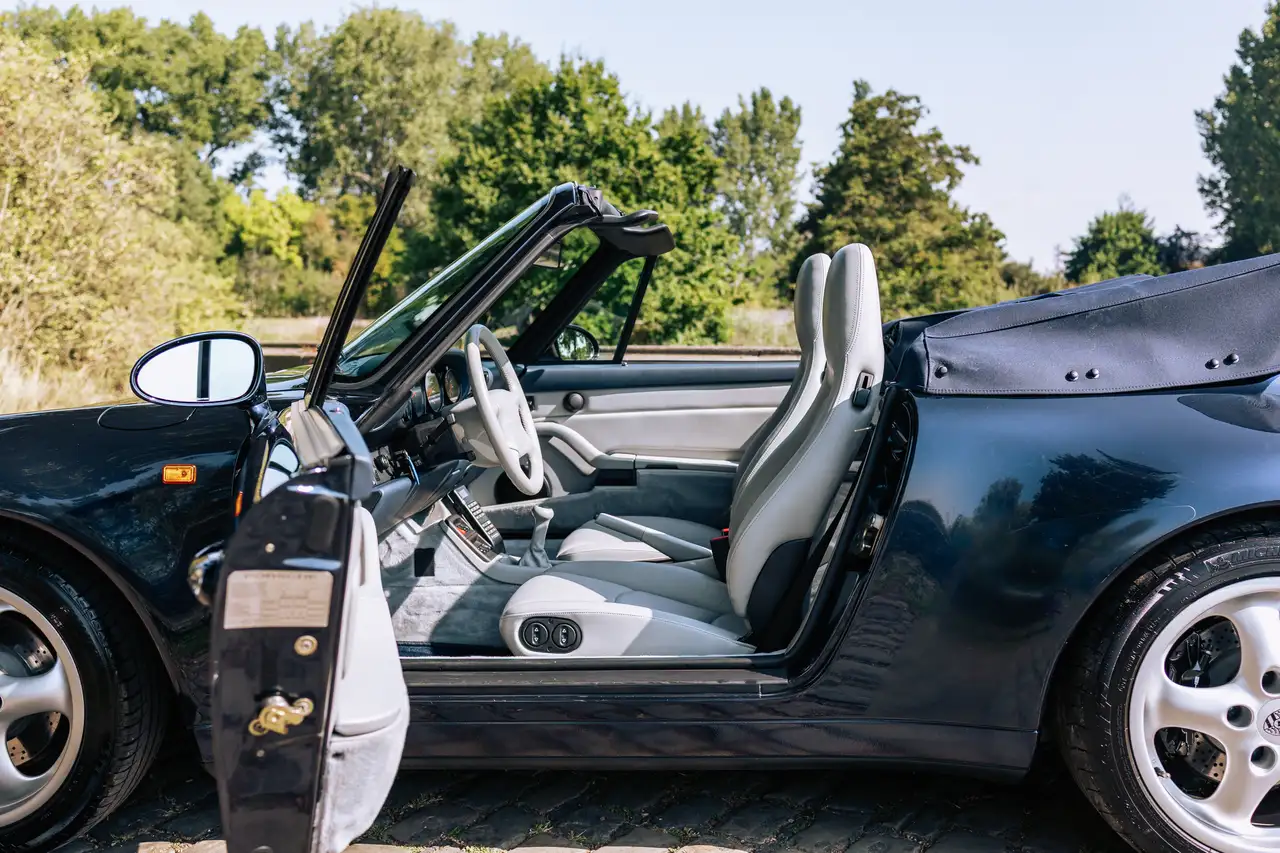 Porsche 993 Carrera 2 Cabriolet - Sonderwunsch options - Low mileage - Full History, foto 10
