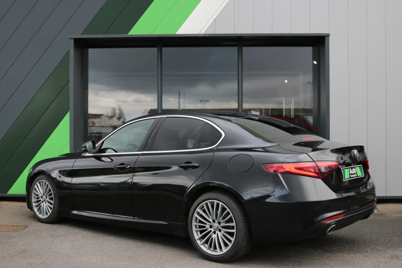 Alfa Romeo Giulia 2.2 180 AT8 Lusso - 2