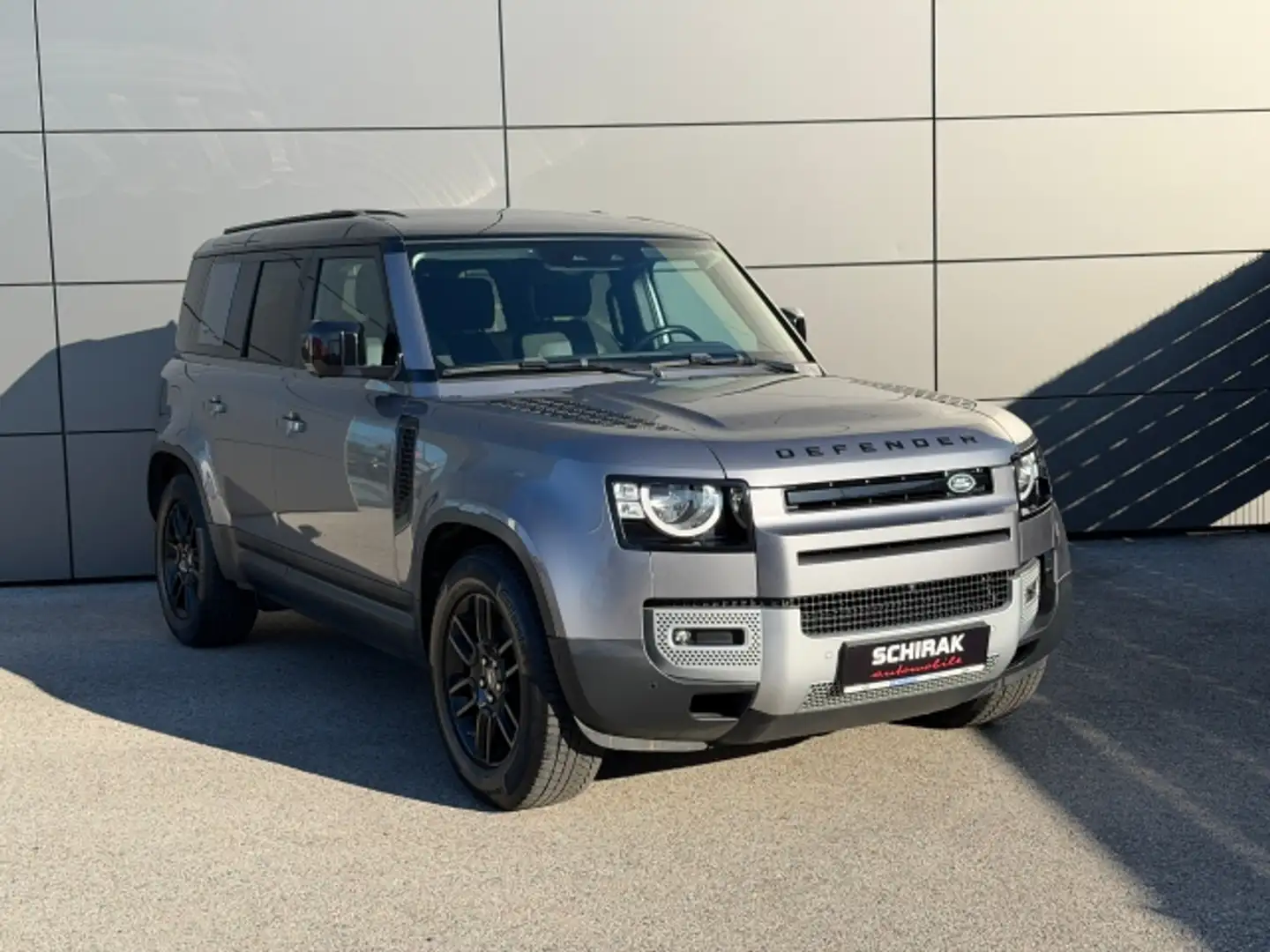 Land Rover Defender 110 D240 S AWD Aut. Grau - 1
