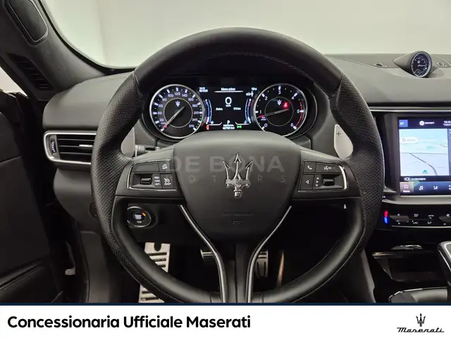 Maserati Levante view 10