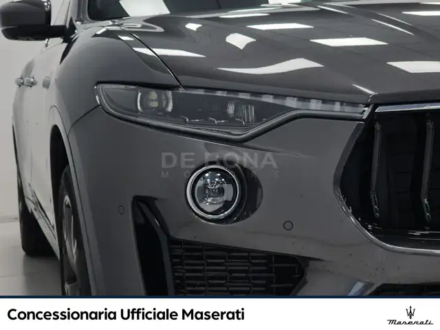 Maserati Levante view 15