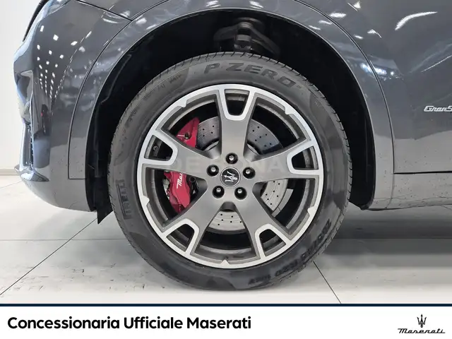 Maserati Levante view 14