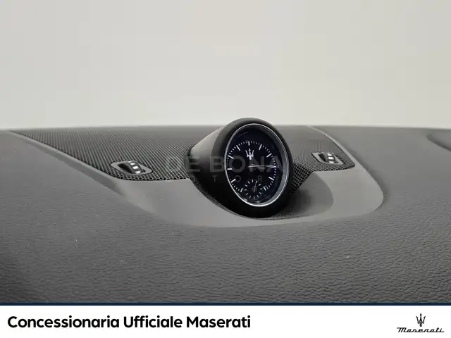 Maserati Levante view 21