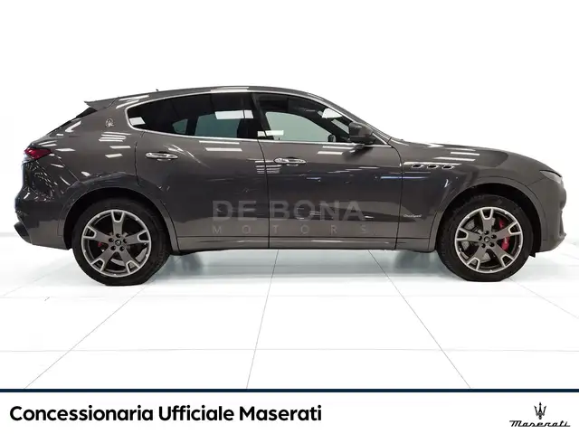 Maserati Levante view 5