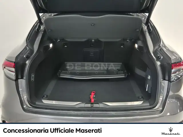 Maserati Levante view 23