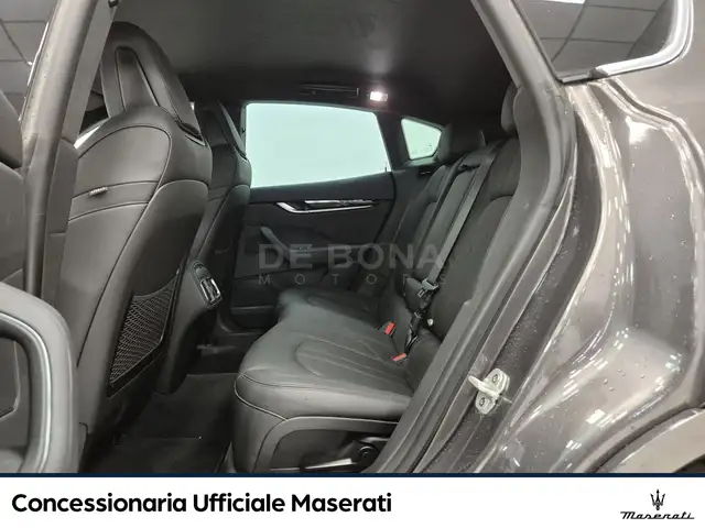 Maserati Levante view 8