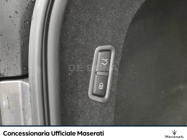 Maserati Levante view 22