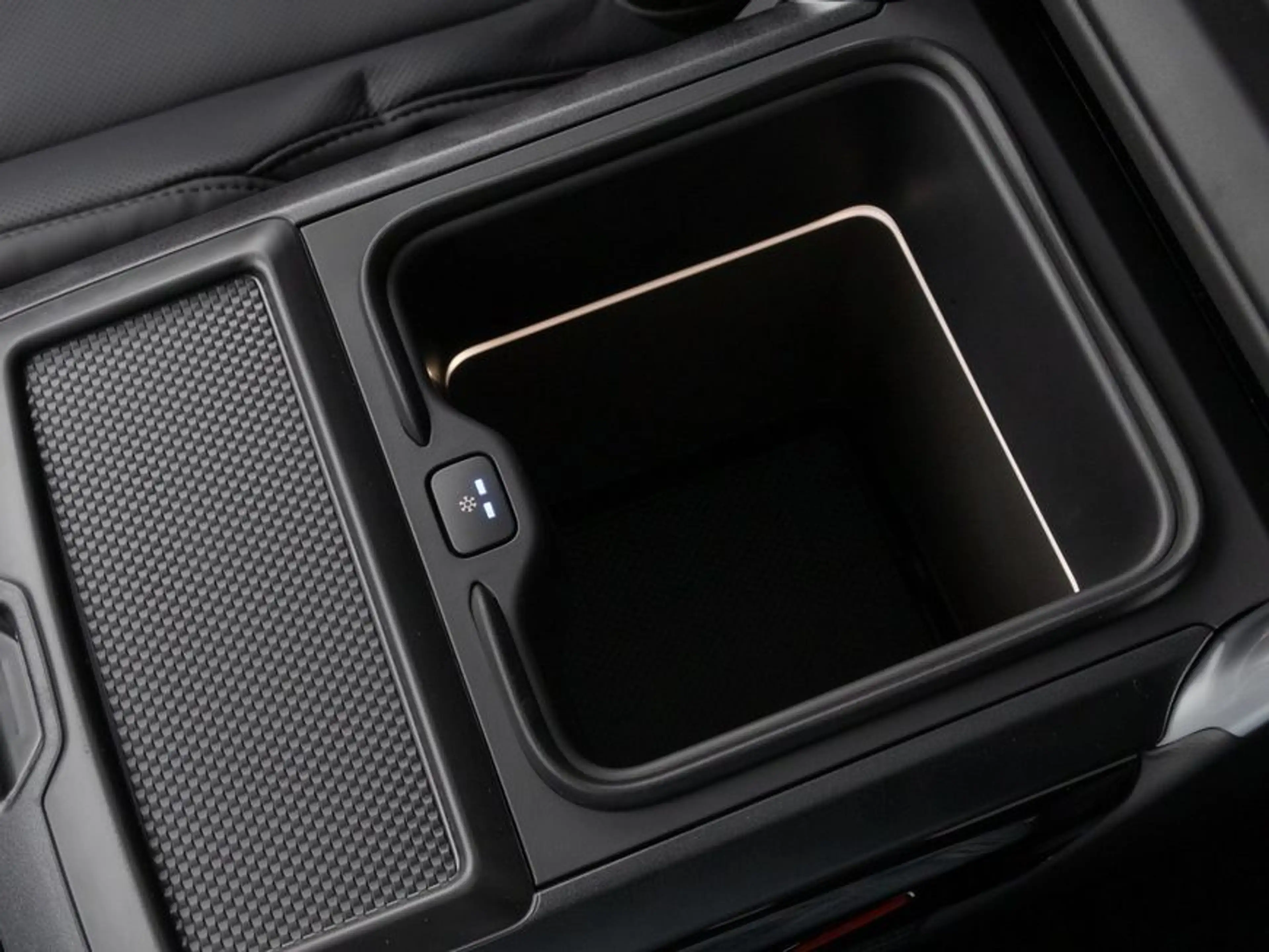 Land Rover Range Rover P550e Hybrid Autobiography — photo 26