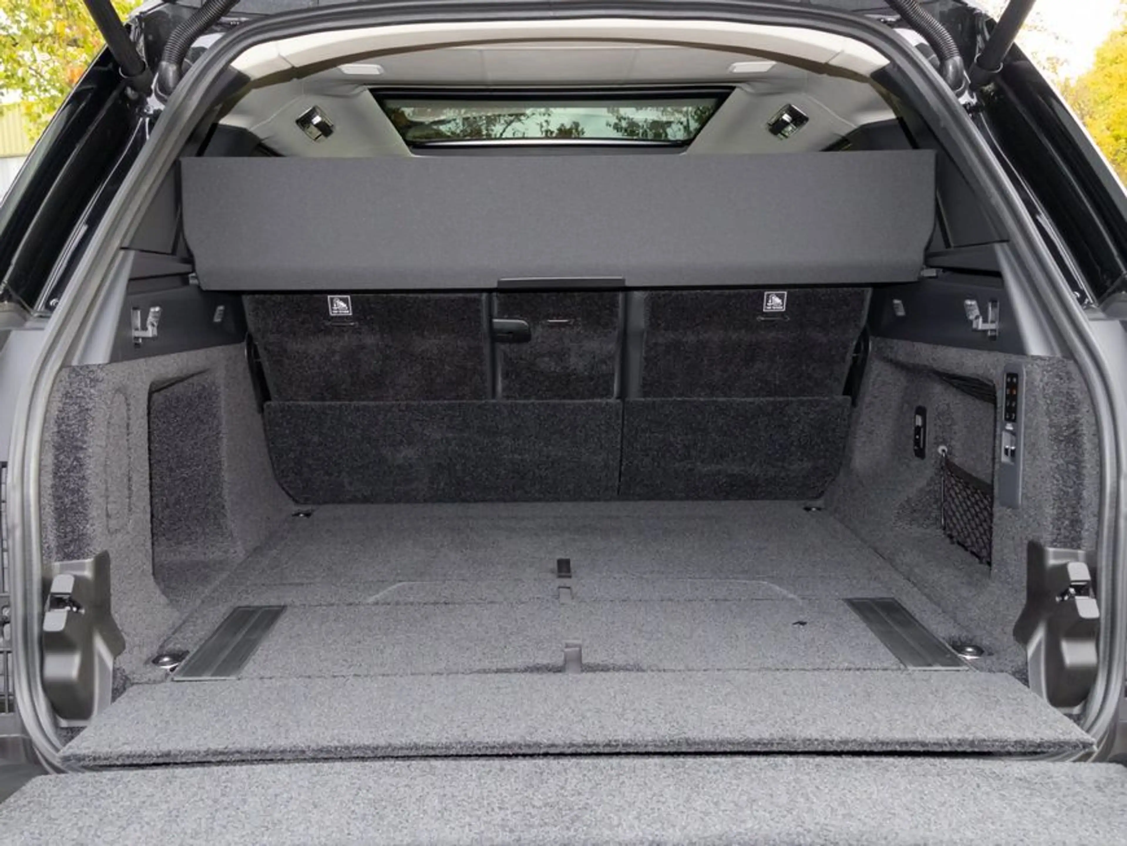 Land Rover Range Rover P550e Hybrid Autobiography — photo 19