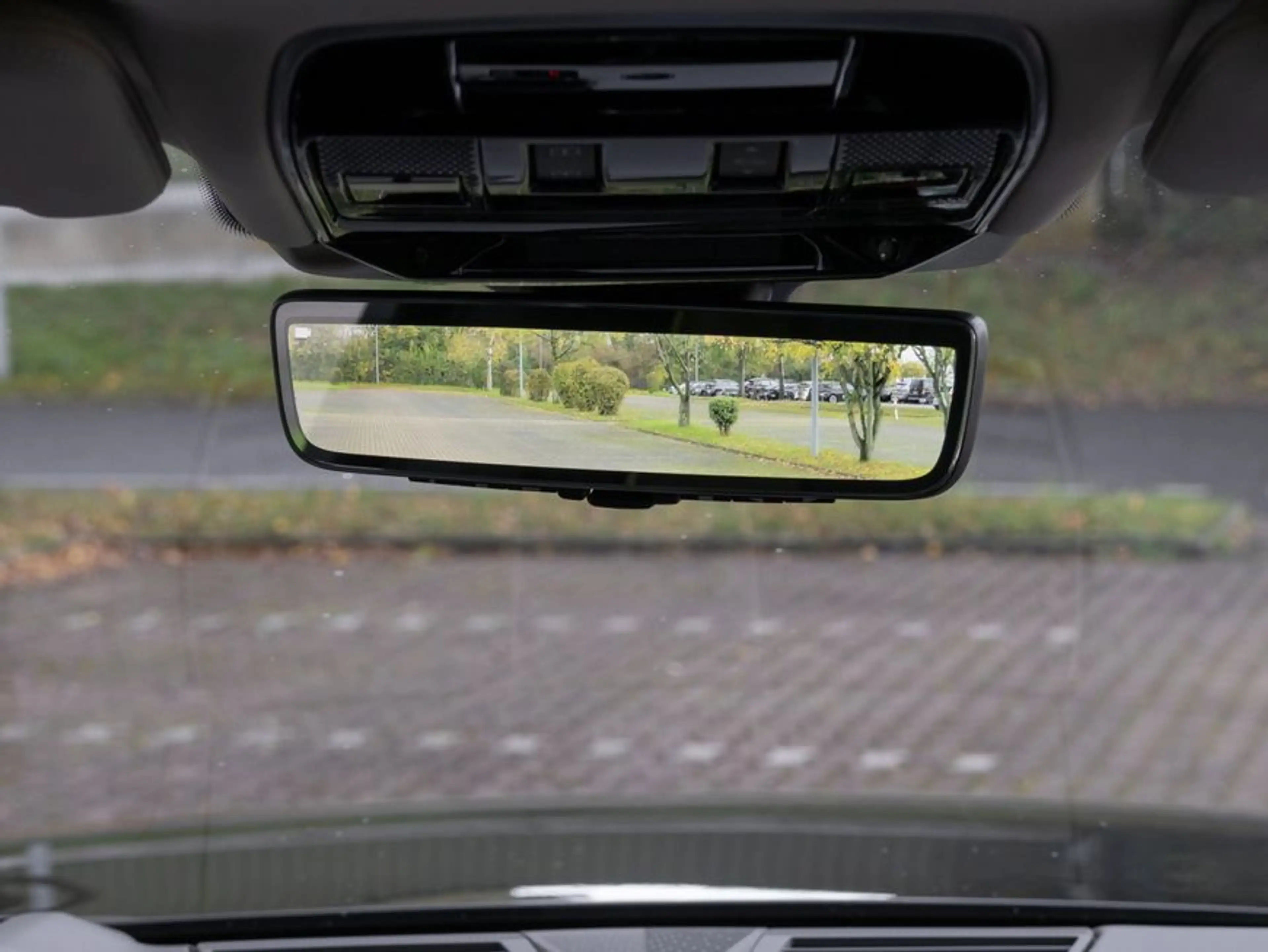 Land Rover Range Rover P550e Hybrid Autobiography — photo 13