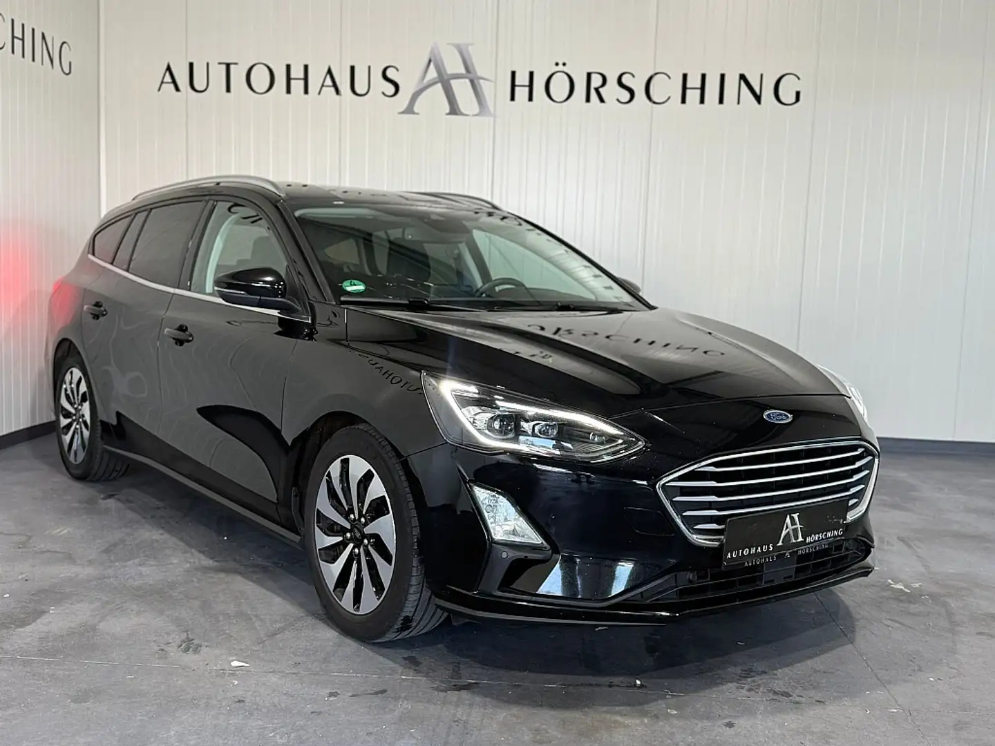 Ford Focus Traveller 1,5 EcoBlue Cool & Connect Schwarz - 1