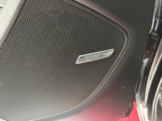 Audi Q7 view 16