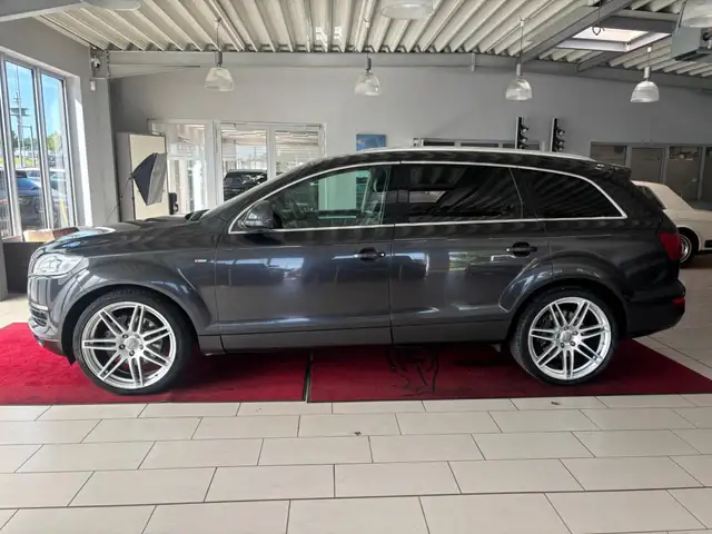 Audi Q7 view 2