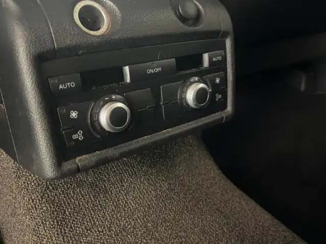 Audi Q7 view 12