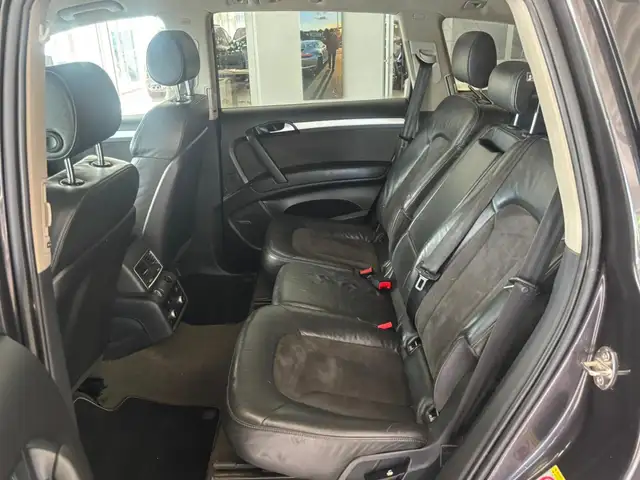 Audi Q7 view 11