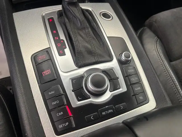 Audi Q7 view 24