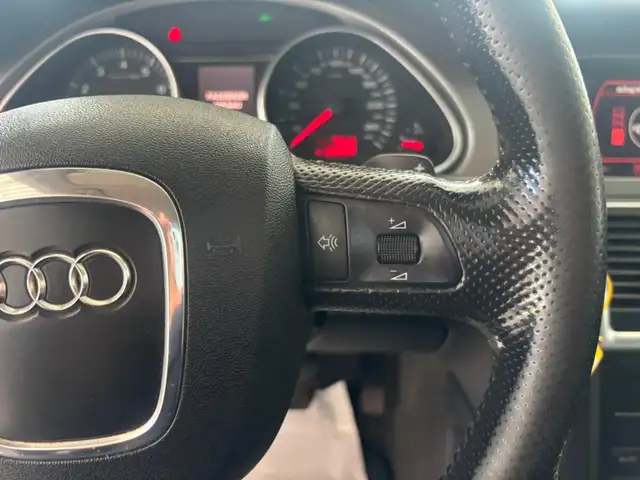 Audi Q7 view 21