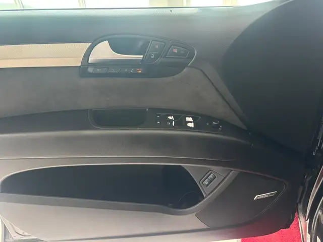 Audi Q7 view 14