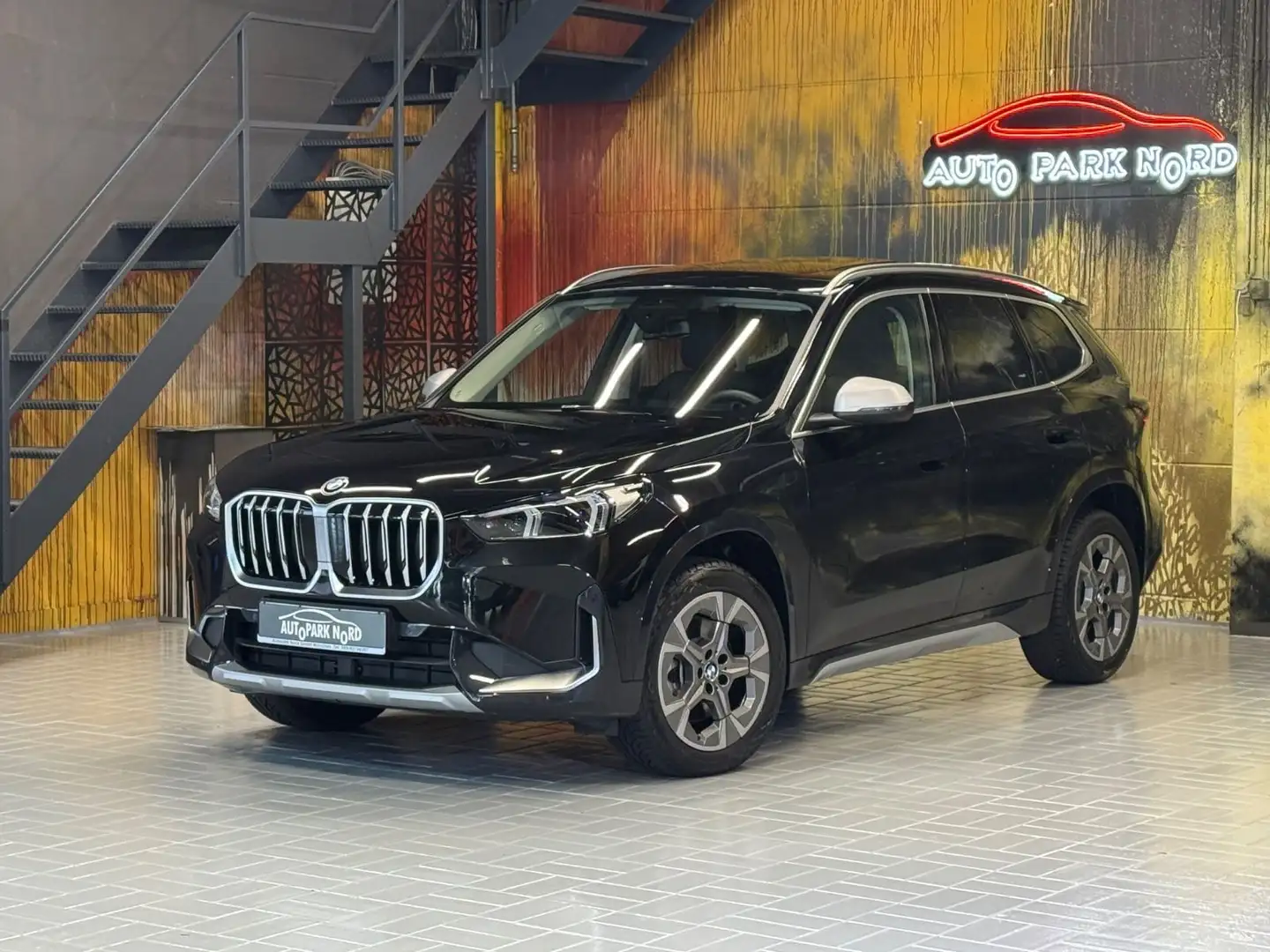 BMW X1 20i sDrive xLine Aut LED~PANORAMA~KAMERA~H&K Schwarz - 1