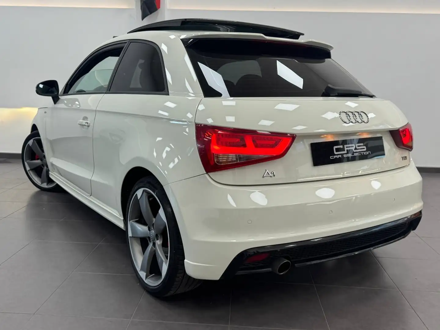 Audi A1 Sportback 1.6TDI Attraction 105 Noir - 2