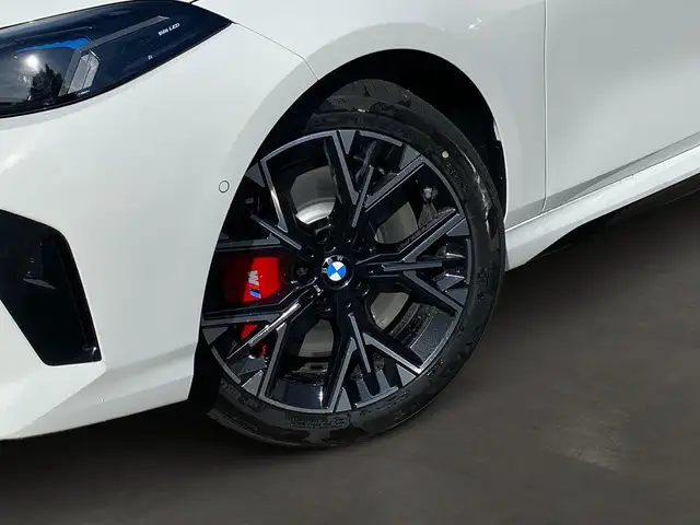 BMW 1 Series view 6