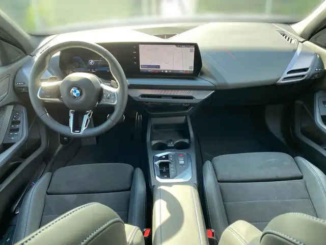 BMW 1 Series view 10
