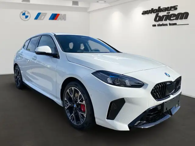 BMW 1 Series view 2