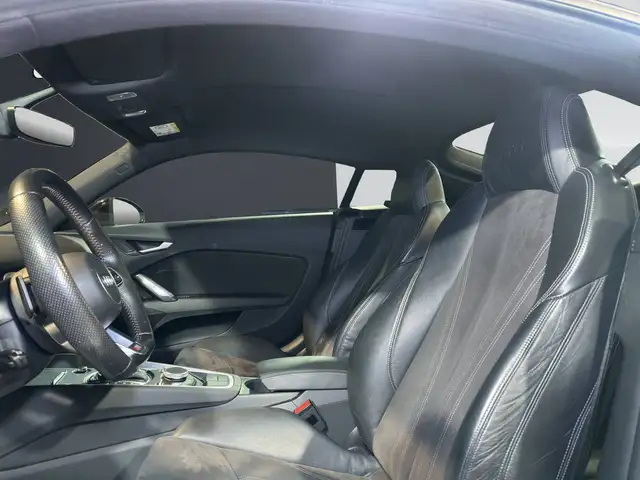 Audi TT view 9