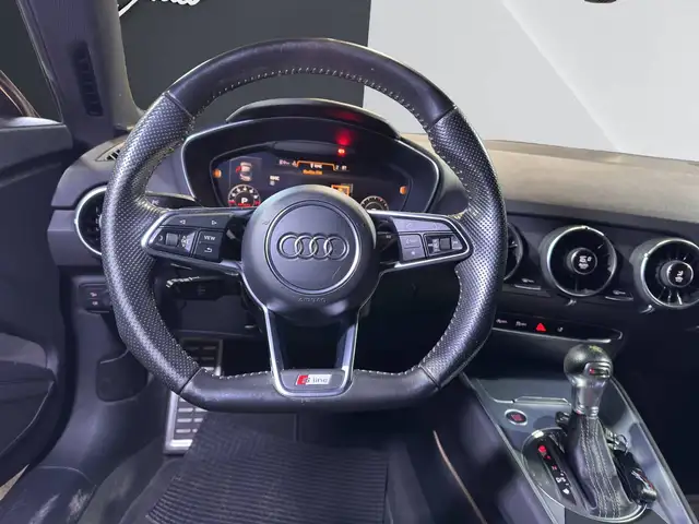 Audi TT view 6
