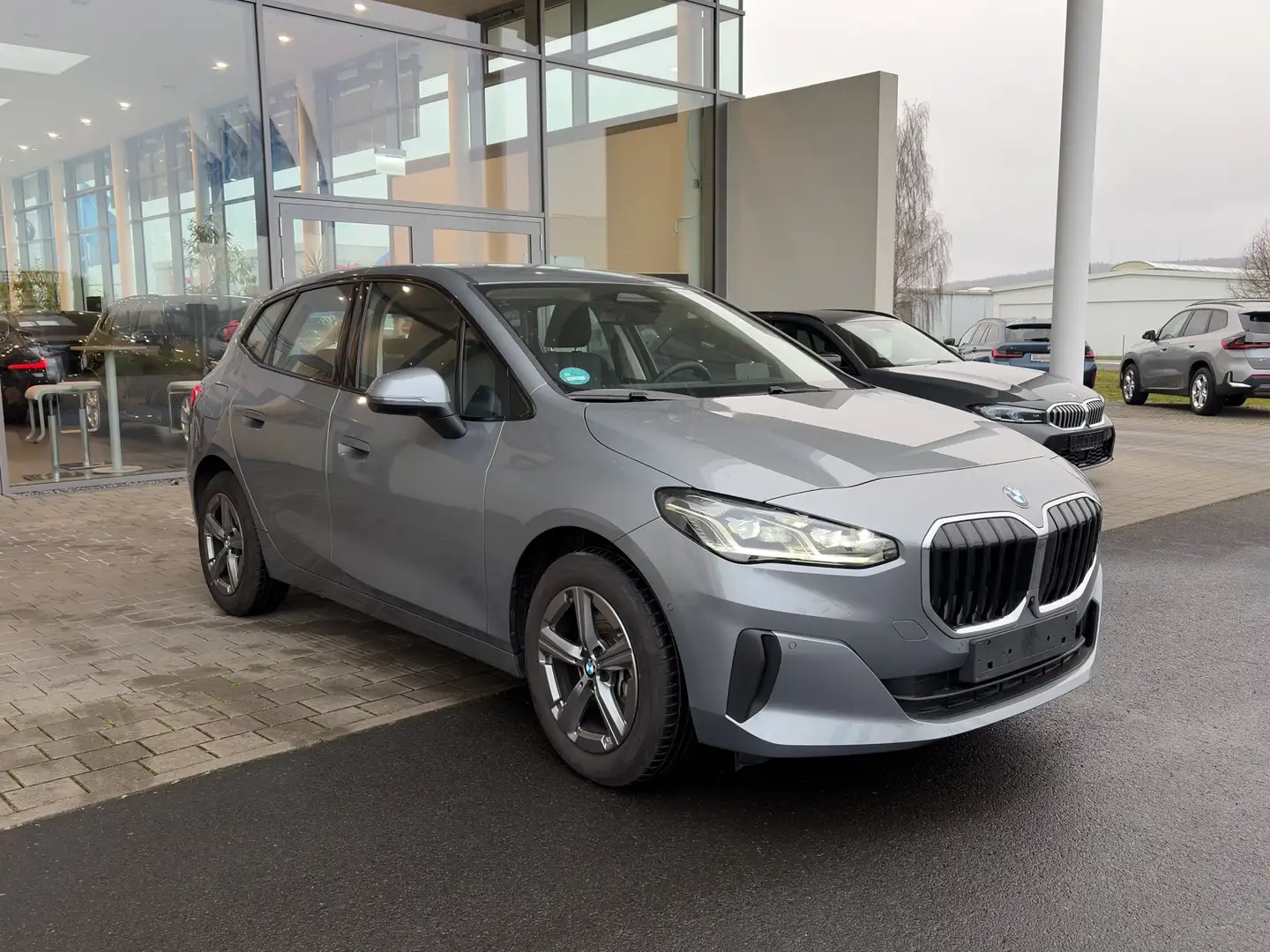 BMW 216 i Active Tourer Navi.HUD.LED.DAB.Park+.Komfor Grau - 2