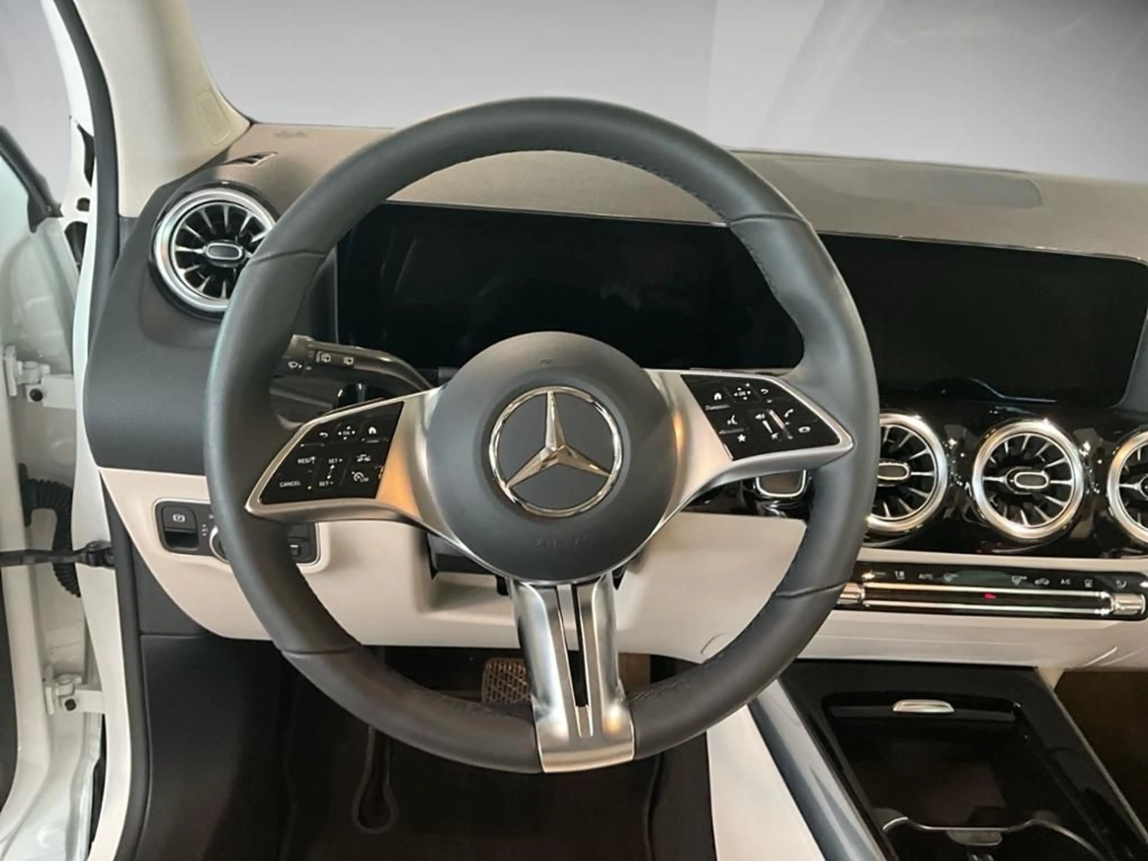 Mercedes-Benz EQA 250+Progressive AUT Kam. KlimaA LED LM PDC — photo 9