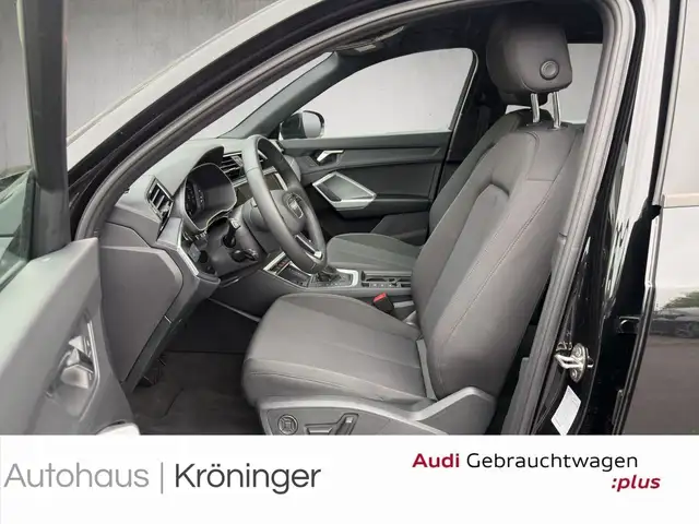 Audi Q3 view 7
