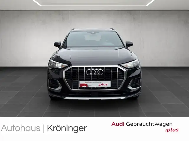 Audi Q3 view 5