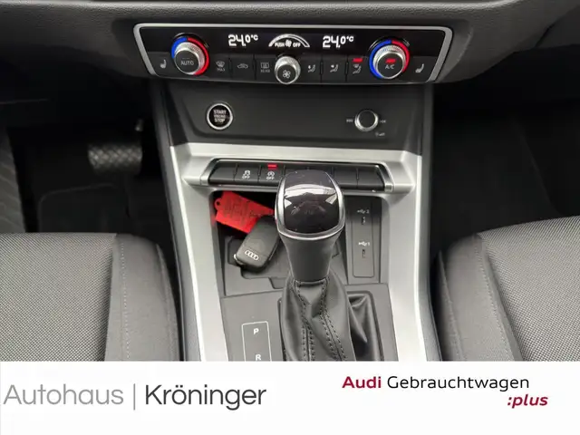 Audi Q3 view 14