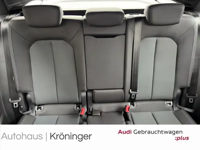 Audi Q3 view 10