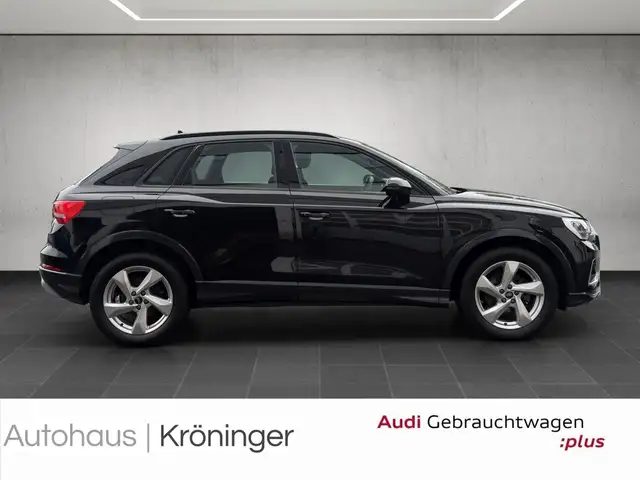 Audi Q3 view 4