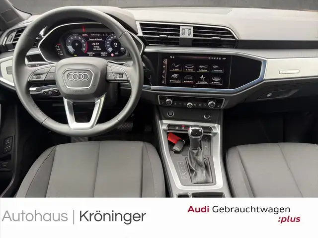 Audi Q3 view 13