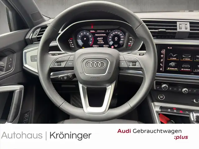 Audi Q3 view 11