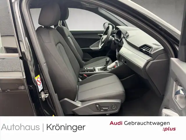 Audi Q3 view 9