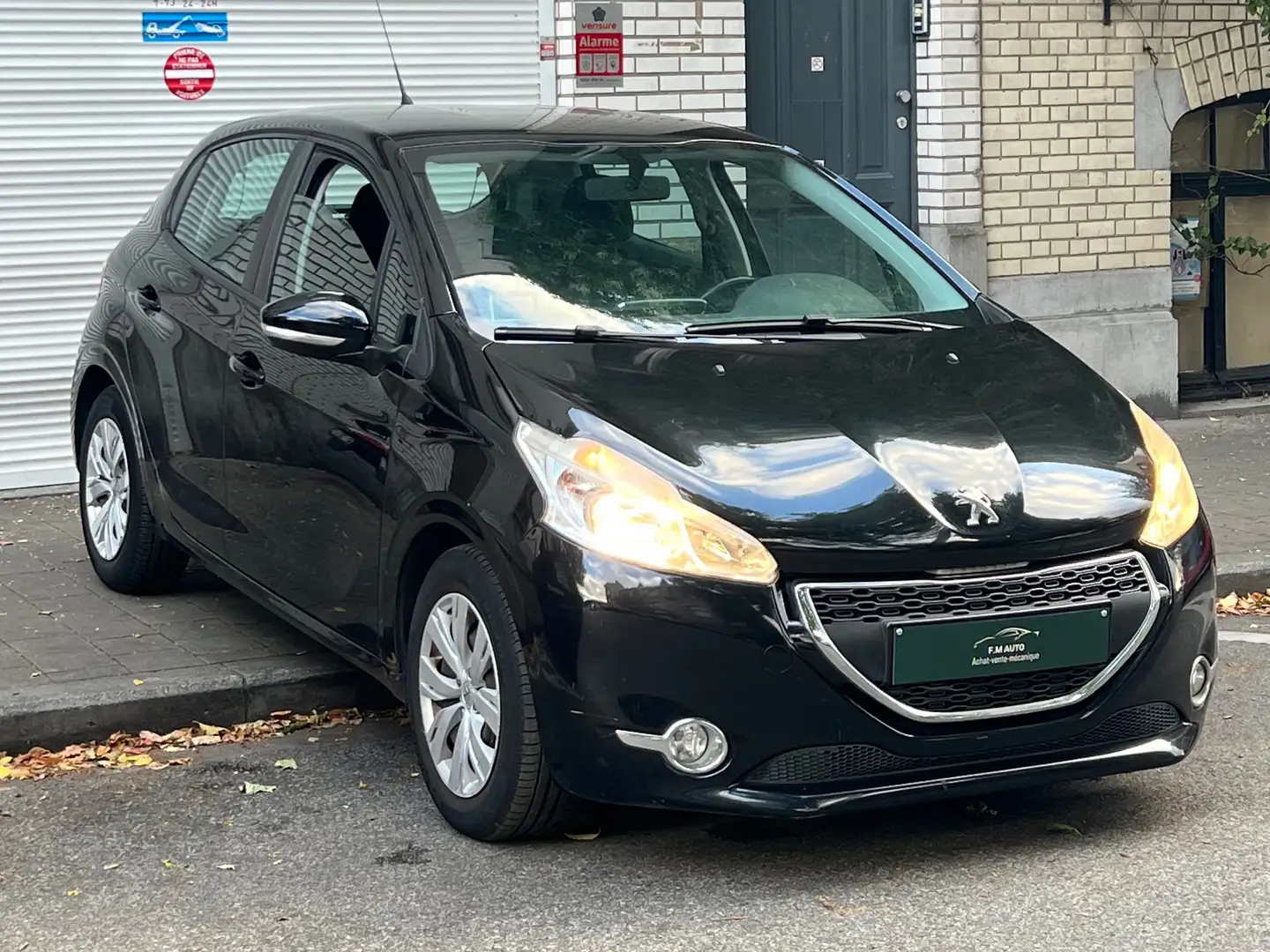 Peugeot 208 208 1.2i Active Zwart - 2