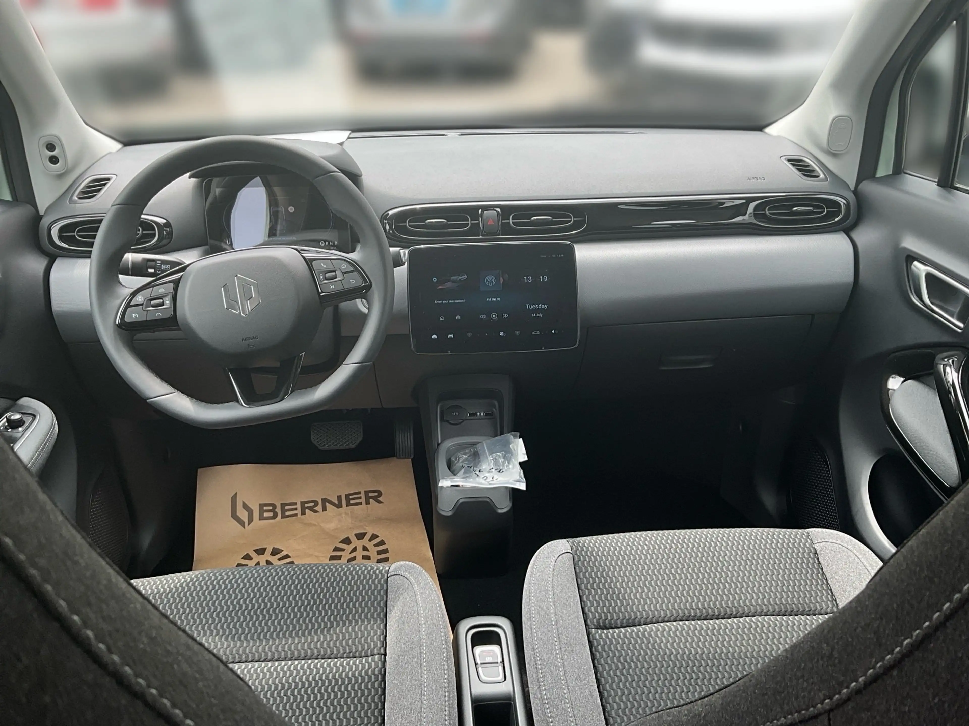 Leapmotor T03 37 70 kW BEV ACC AUT Kam. KeyLess KlimaA LM — photo 10
