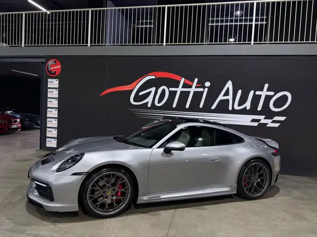 Porsche 911 view 2