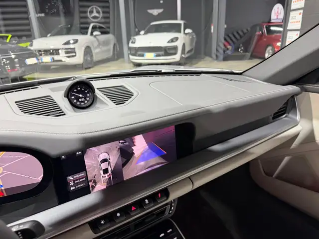 Porsche 911 view 13
