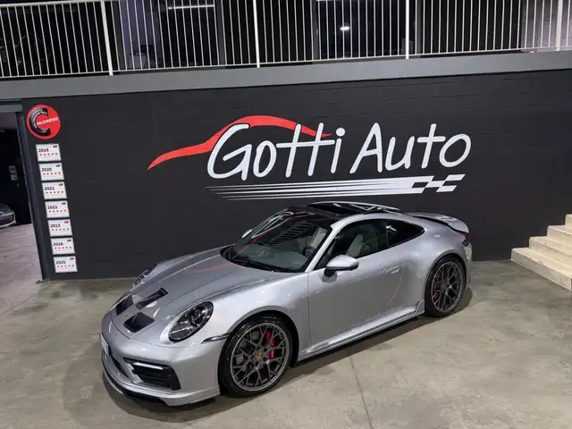 Porsche 911 view 4
