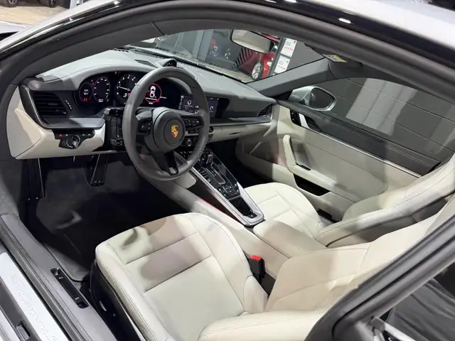 Porsche 911 view 11